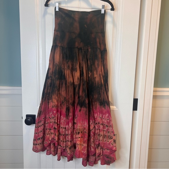 Solitaire Dresses & Skirts - Solitaire 100% Cotton Brown and Pink Tie Dye Handkerchief Skirt. Size Small.